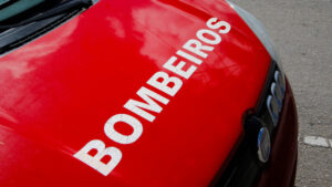 Homme dans un état grave après une chute de 15 mètres à Famalicão.