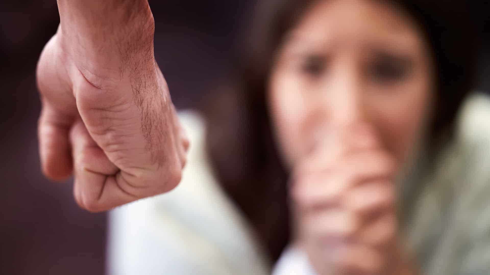 Homme kidnappe et agresse son ex-petite amie enceinte à Valongo.