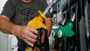 Il vaut mieux faire le plein maintenant : Les carburants deviennent plus chers demain.