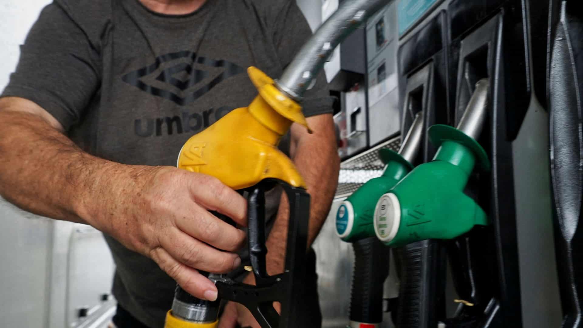 Il vaut mieux faire le plein maintenant : Les carburants deviennent plus chers demain.