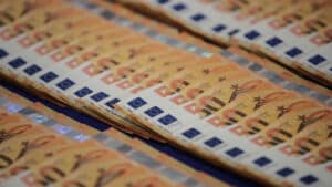 Impôt supplémentaire de solidarité. L'État rembourse 200 millions aux banques.