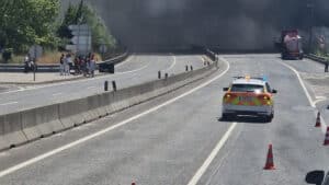 Incendie déclenché dans une usine de matériaux de construction à Coimbra.