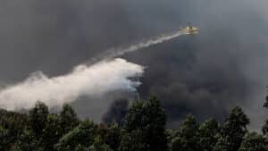 Incendies. Le gouvernement "prend des mesures pour garantir 76 moyens aériens"