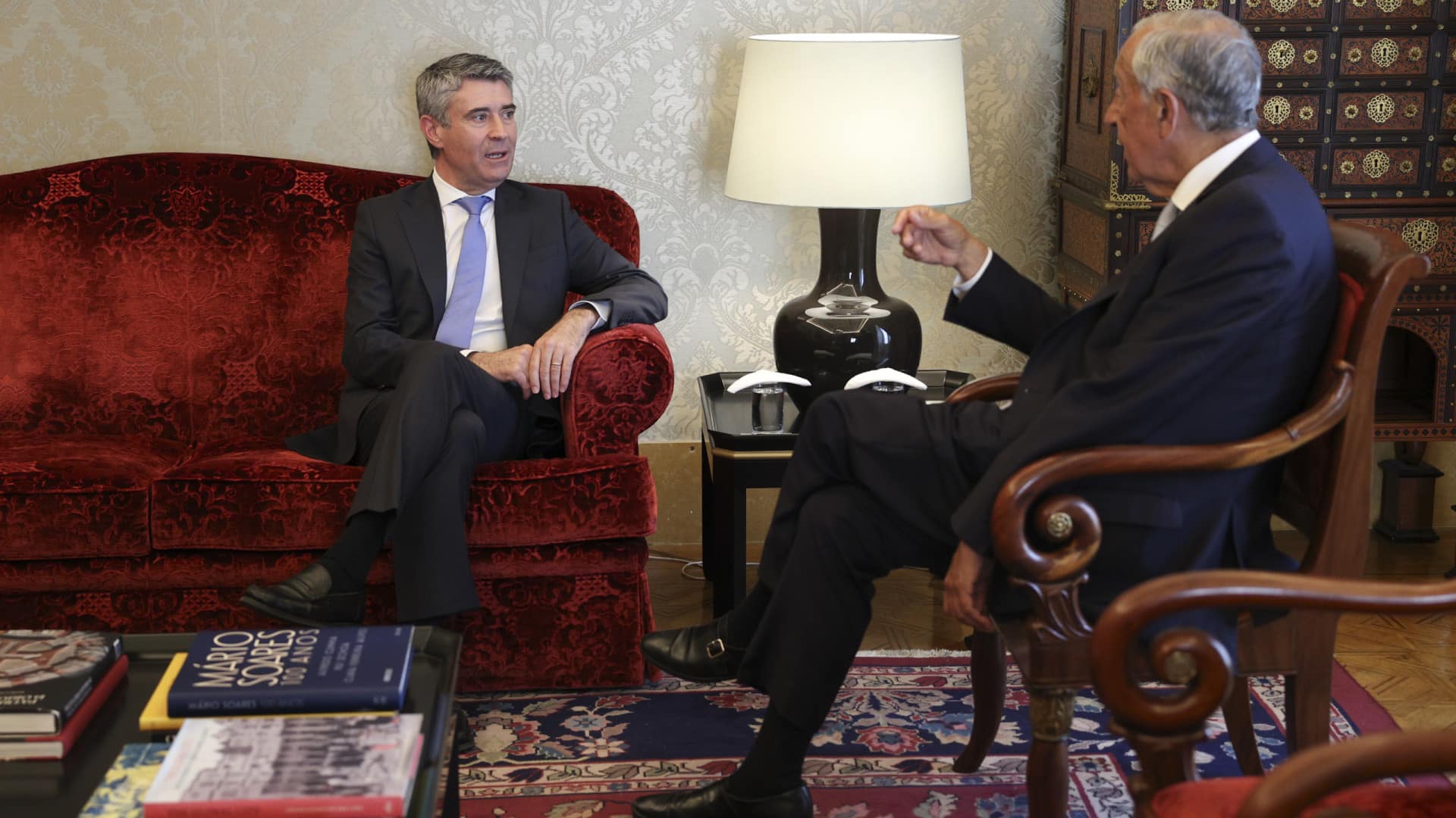 José Luís Carneiro est en "position très difficile" en tant que chef de l'opposition.