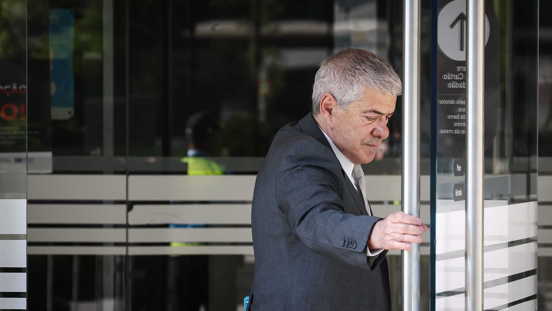 José Sócrates assure que sa mère lui a donné 450 000 euros pour vivre.