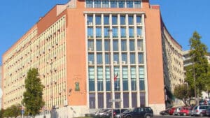 La Défense revient à diviser les compétences des Ressources Humaines et de l'Armement.