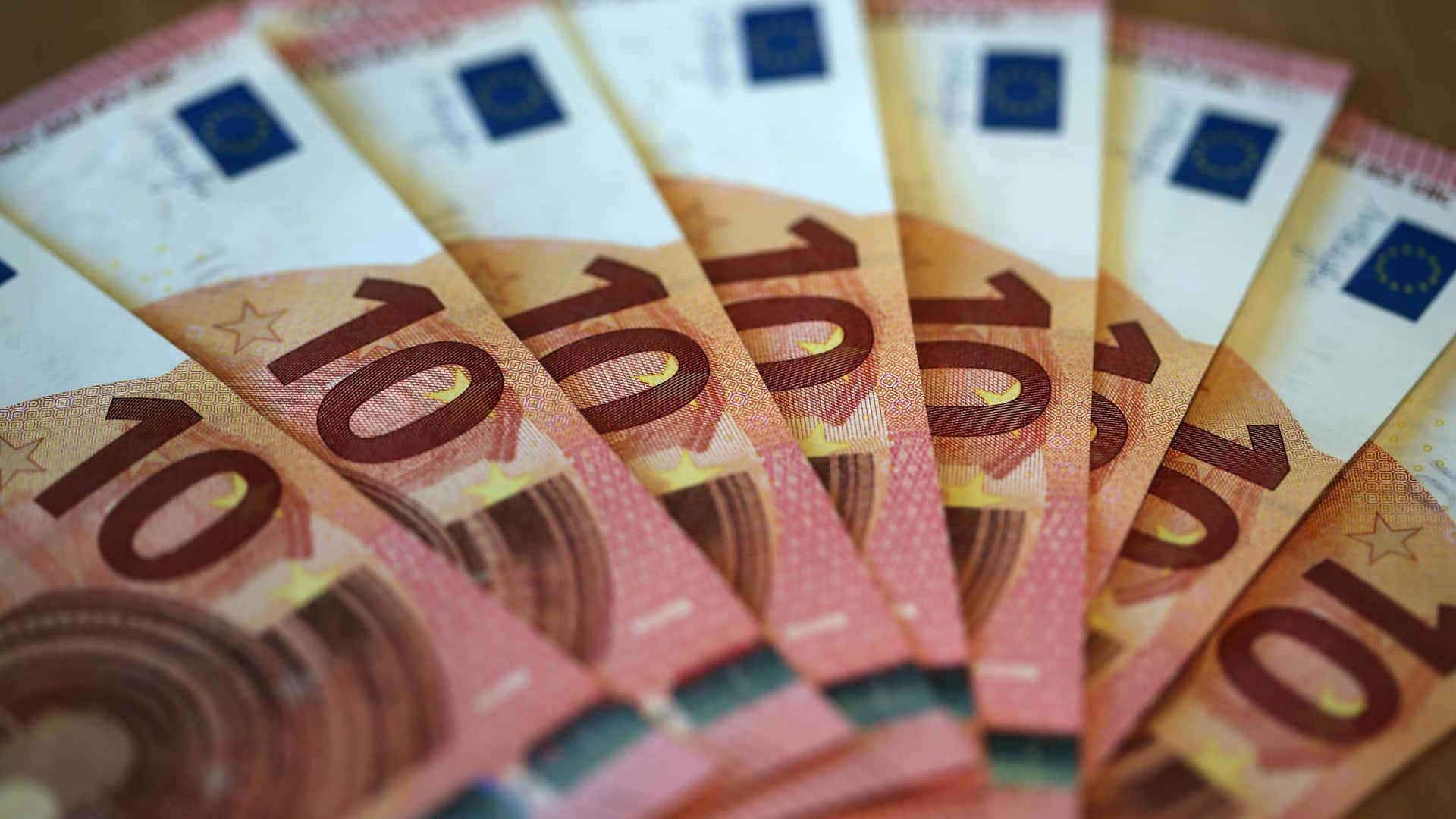 La dette des ménages, des entreprises et de l'État augmente à 893 100 millions.