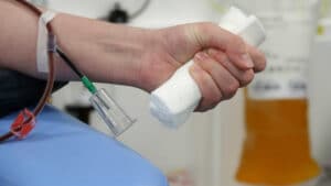 La Fédération des donneurs appelle au don de sang pour compenser les faibles réserves.