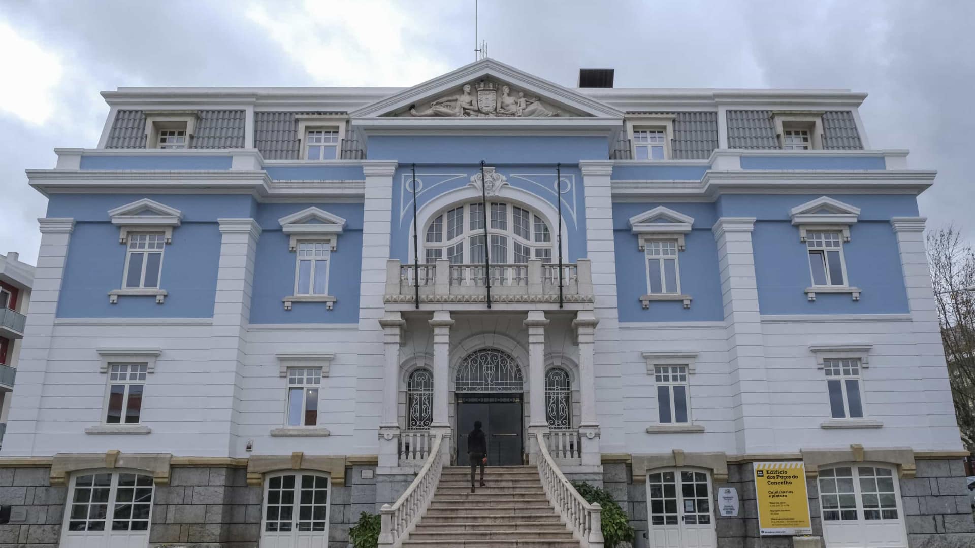 La Mairie de Loures poursuit mardi les démolitions sur le Talus Militaire.
