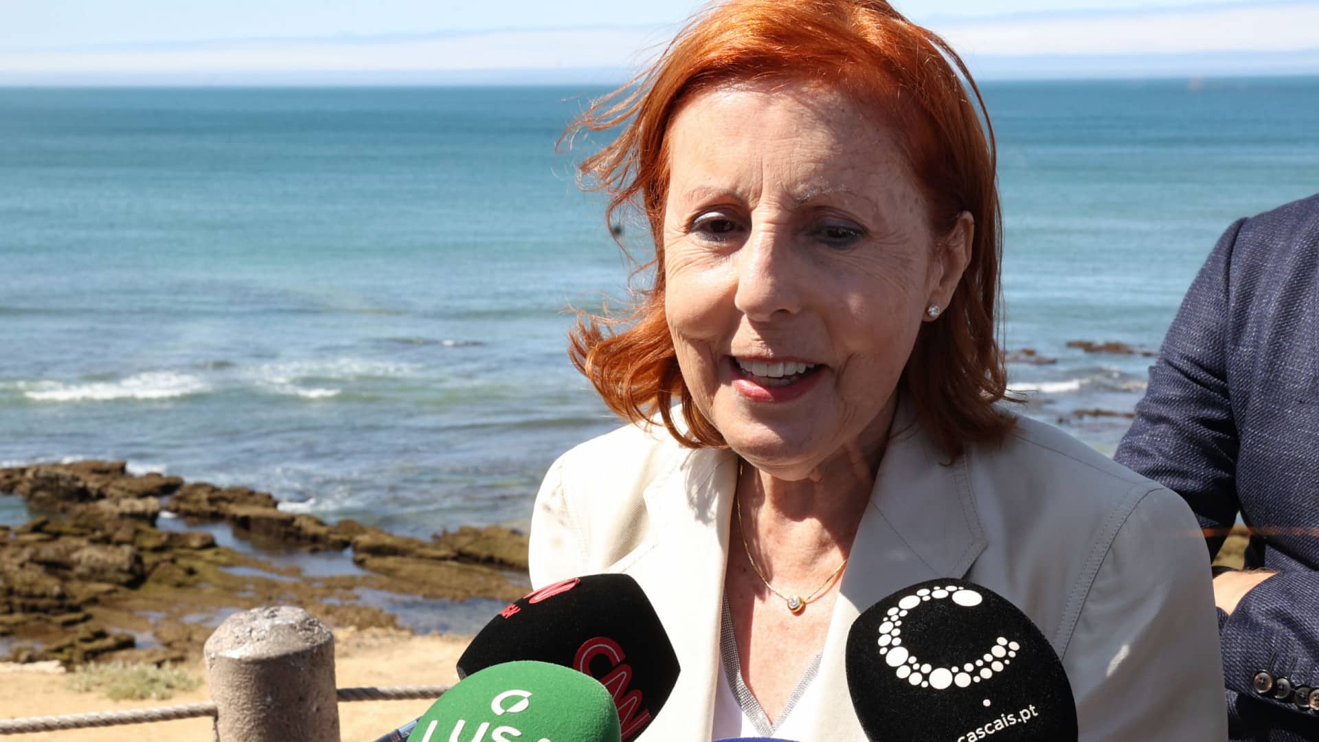 La ministre garantit la protection du littoral comme priorité du gouvernement.