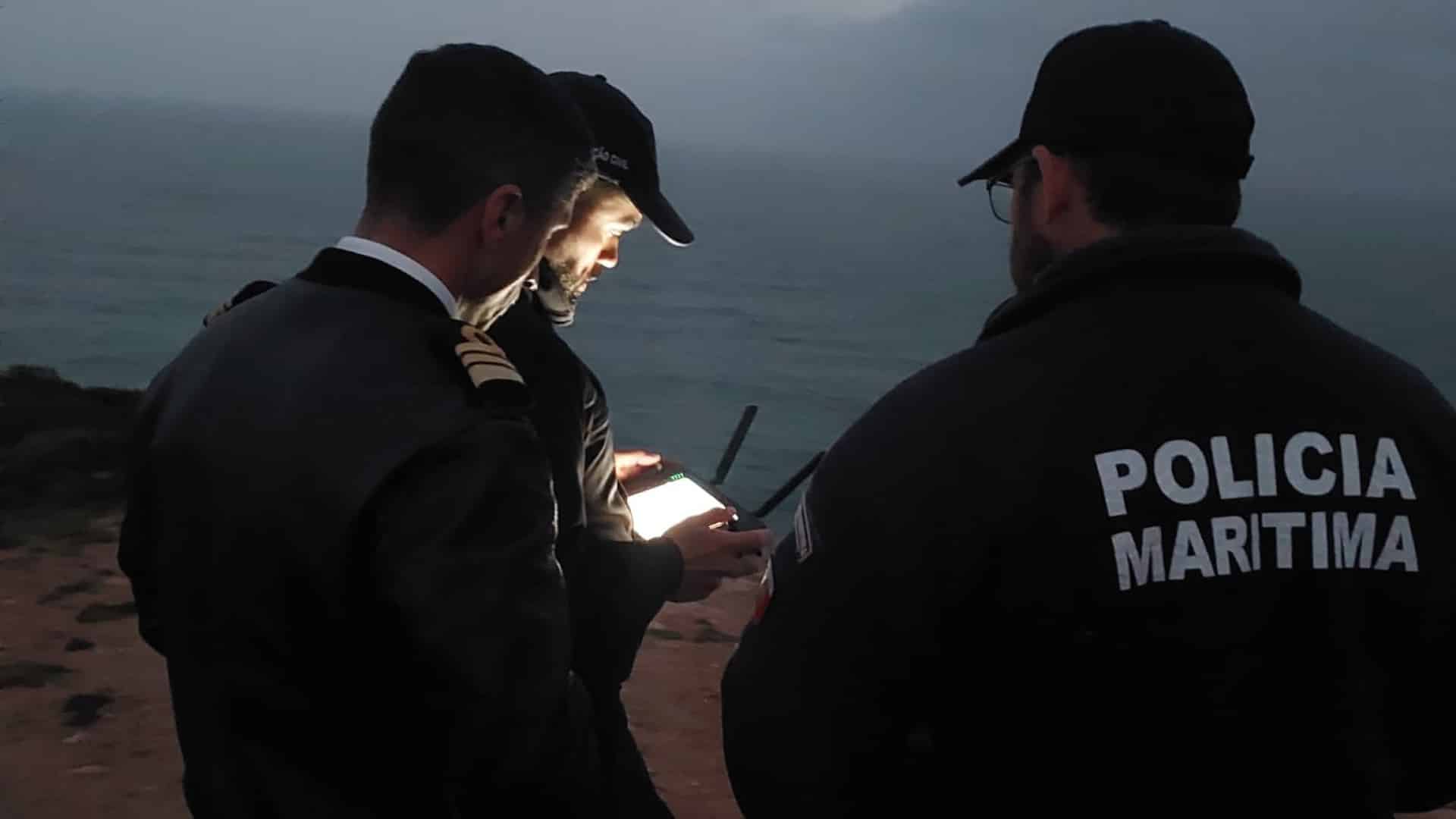 La police maritime rédige 5 rapports après une inspection sur le fleuve Tage.