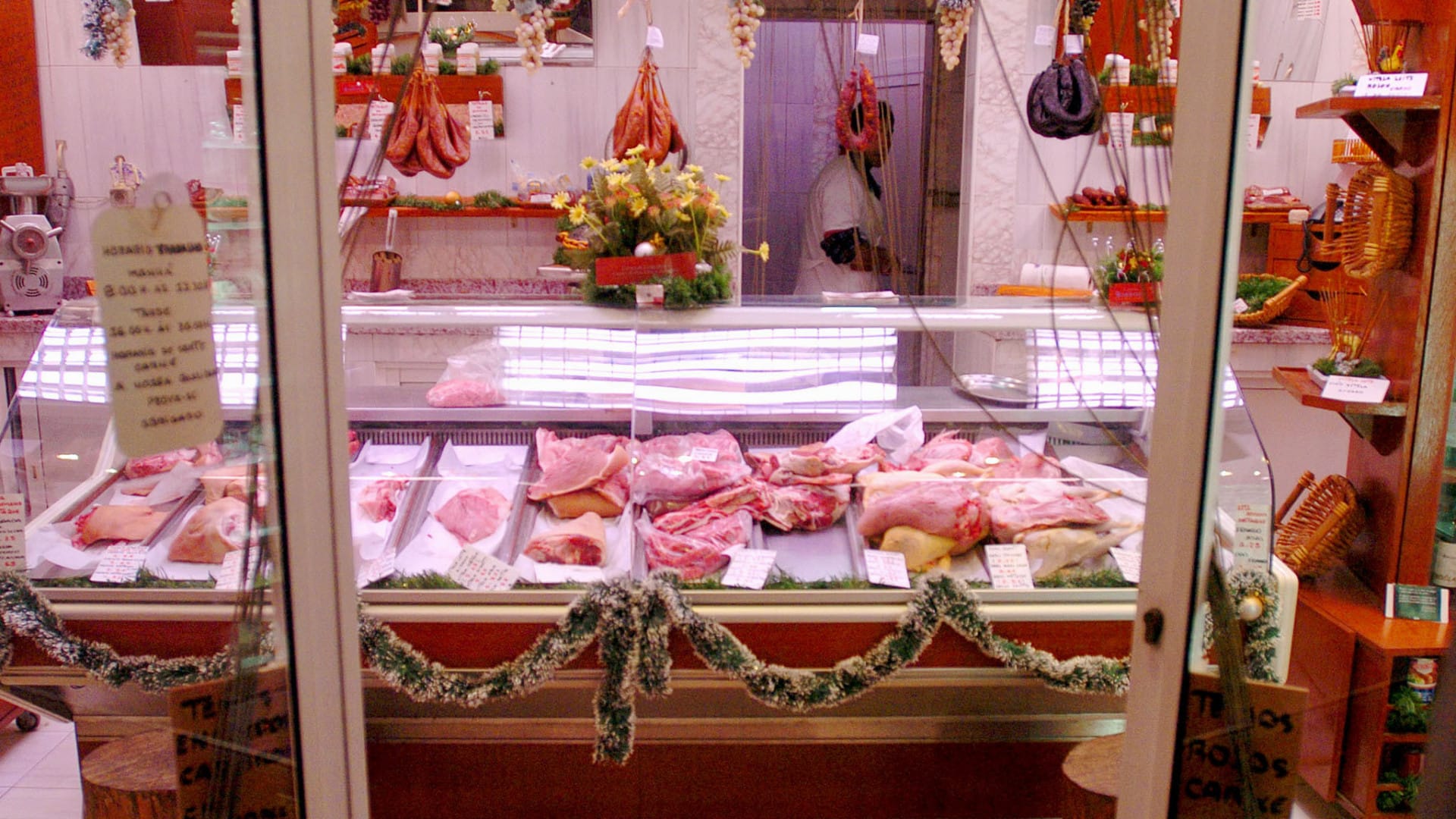 La production de viande augmente de 4,8 % en 2024 et les produits laitiers reculent.