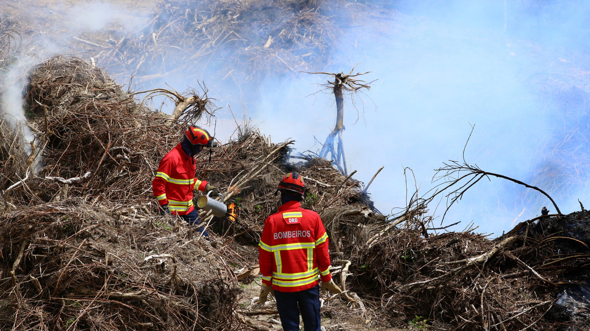 La Protection Civile avertit que les brûlages et les débroussailleuses sont interdits.