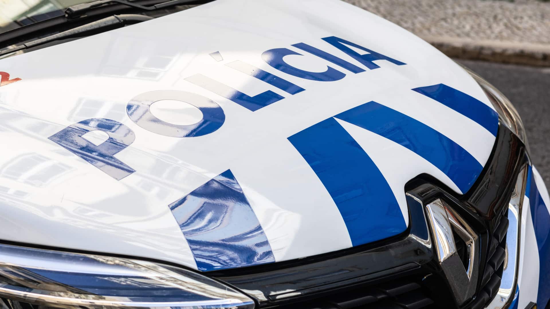 La PSP arrête un homme de 39 ans pour violence domestique (et saisit des armes)