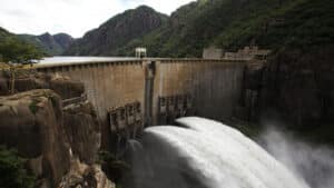 La réhabilitation de la centrale hydroélectrique de Cahora Bassa augmente la production de 4 %.