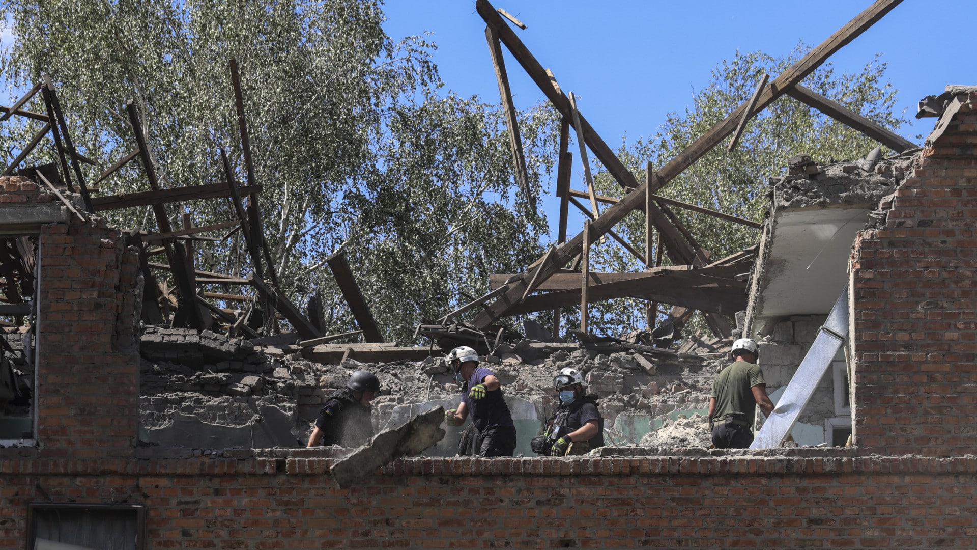 La Russie a revendiqué une attaque qui a fait 200 morts et blessés au nord de Kyiv.