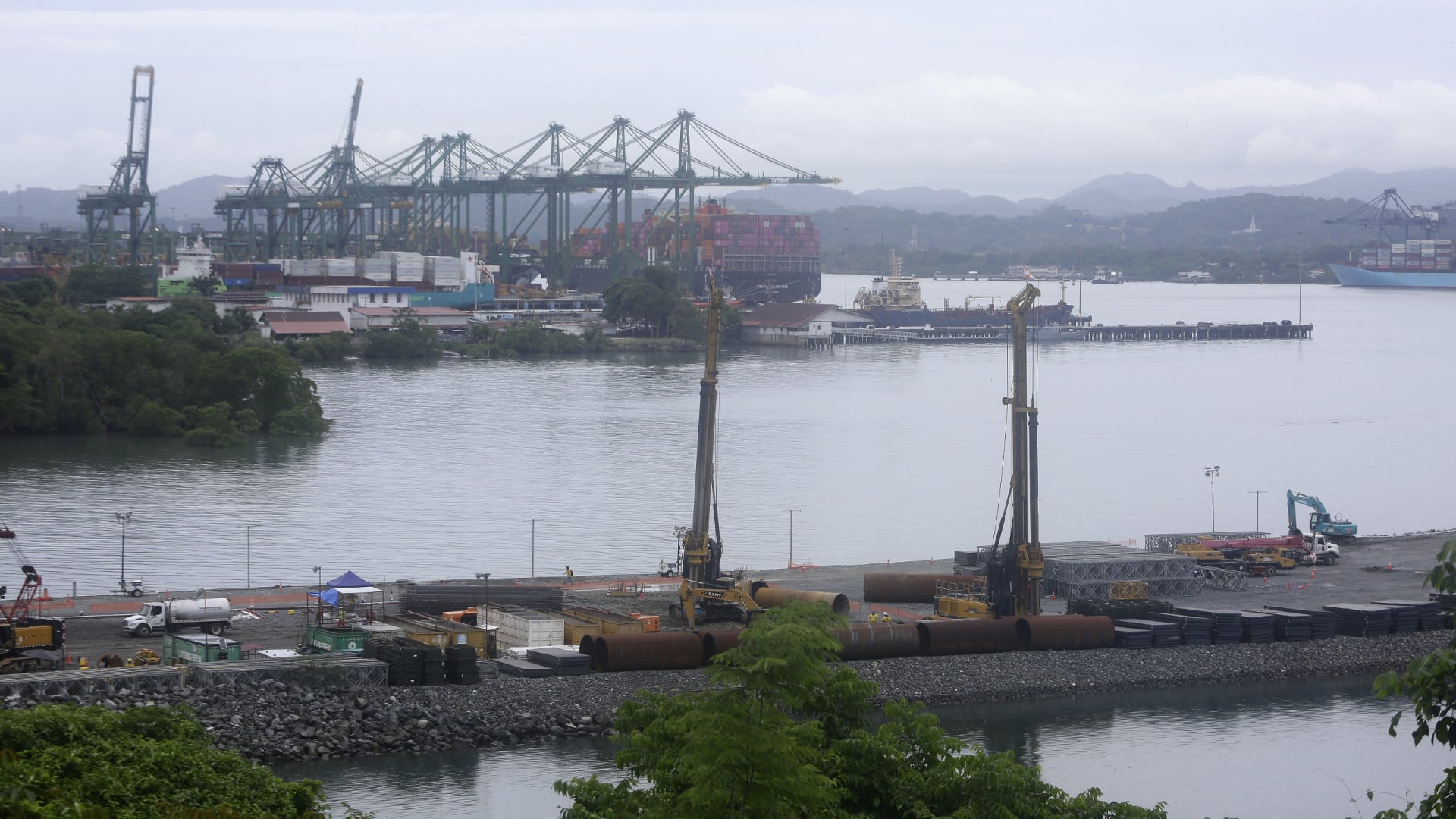 La société chinoise d'État Cosco exige un droit de veto dans l'achat de ports au Panama.
