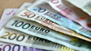 L'AdC a lancé une enquête auprès des banques pour évaluer les limitations à la concurrence.