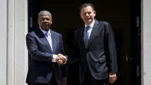 L'Angola va décorer des Portugais pour les 50 ans de l'indépendance.