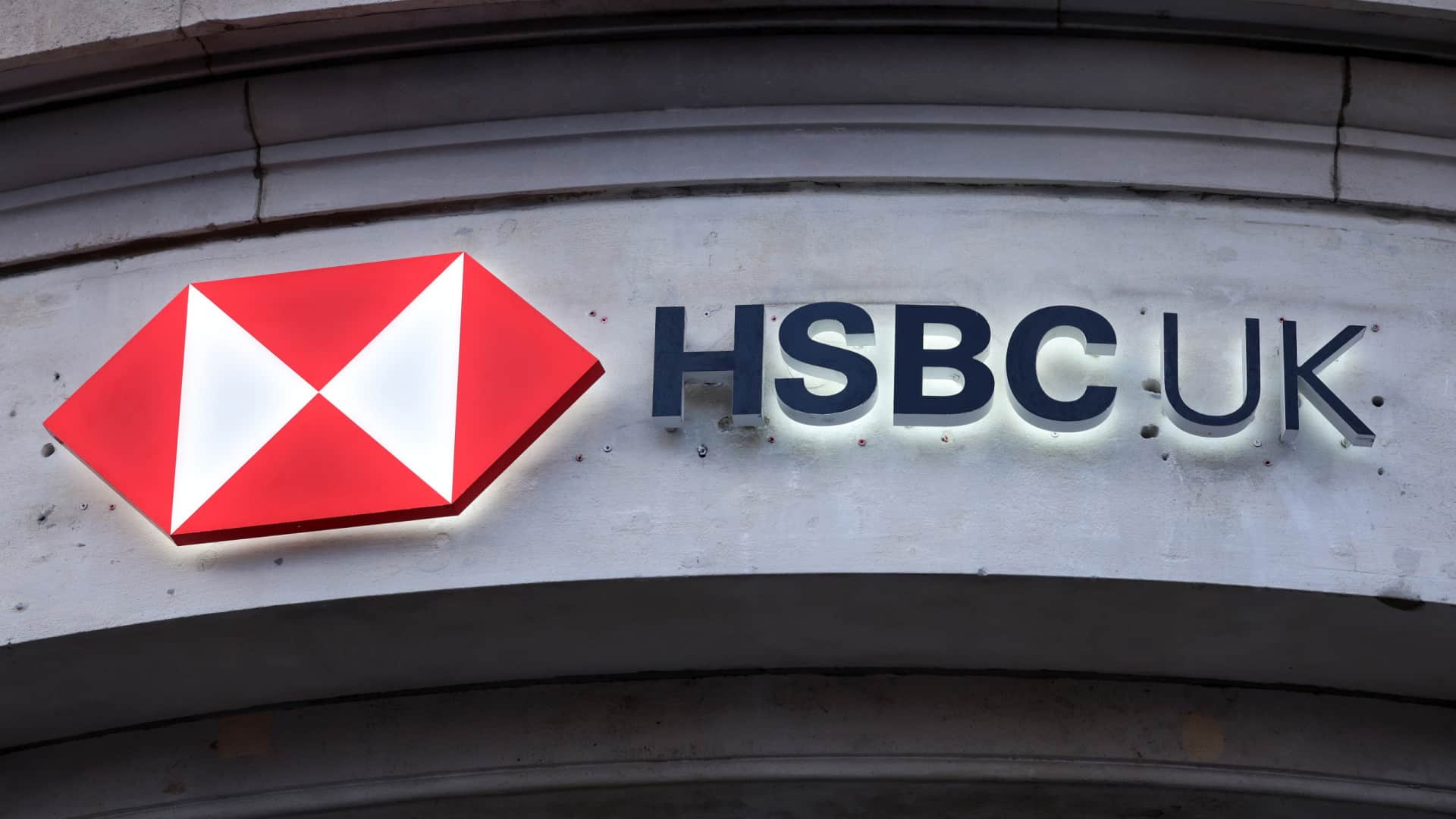Le bénéfice du HSBC chute de 31 % au premier semestre.