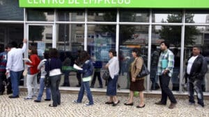 Le chômage recule de 3,8 % en juin et atteint son niveau le plus bas en presque 2 ans.