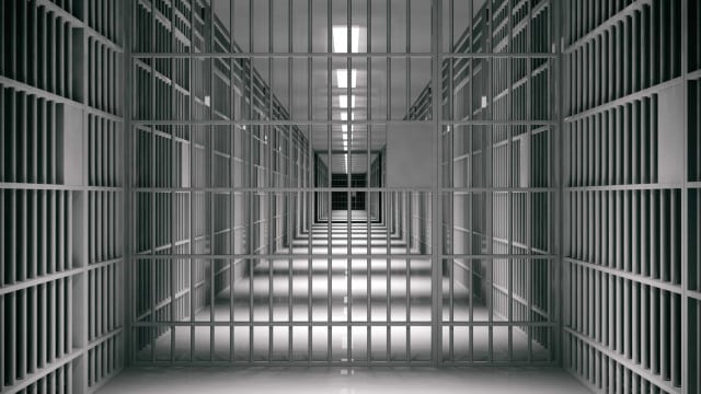 Le gouvernement limoge le directeur de la prison où des détenus ont été punis aux Açores.