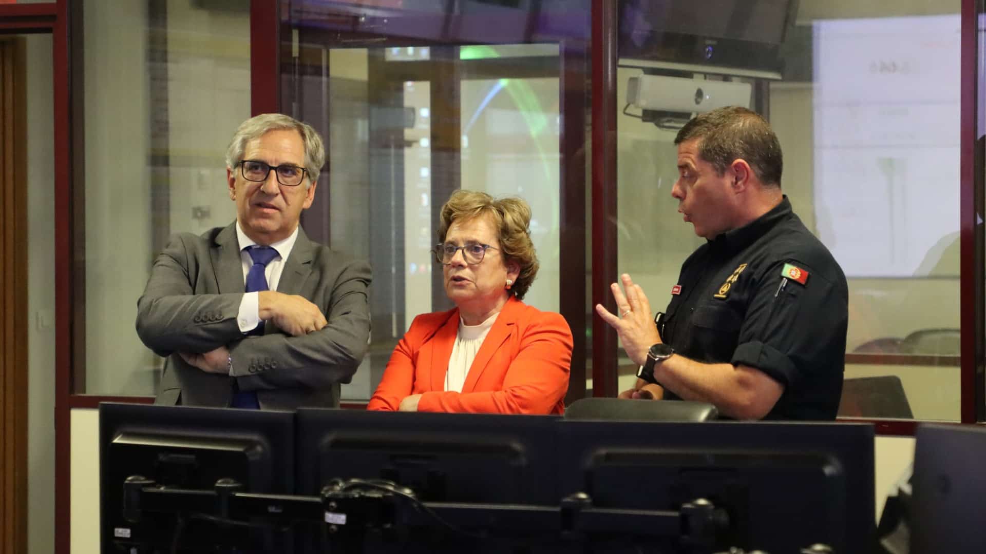 Le Premier ministre et le MAI se rendent à l'ANEPC pour suivre les incendies.