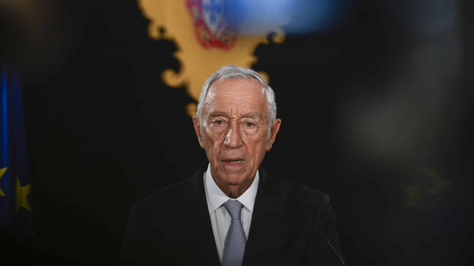Le Président de la République décore l'UCCLA avec l'Ordre de Camões.
