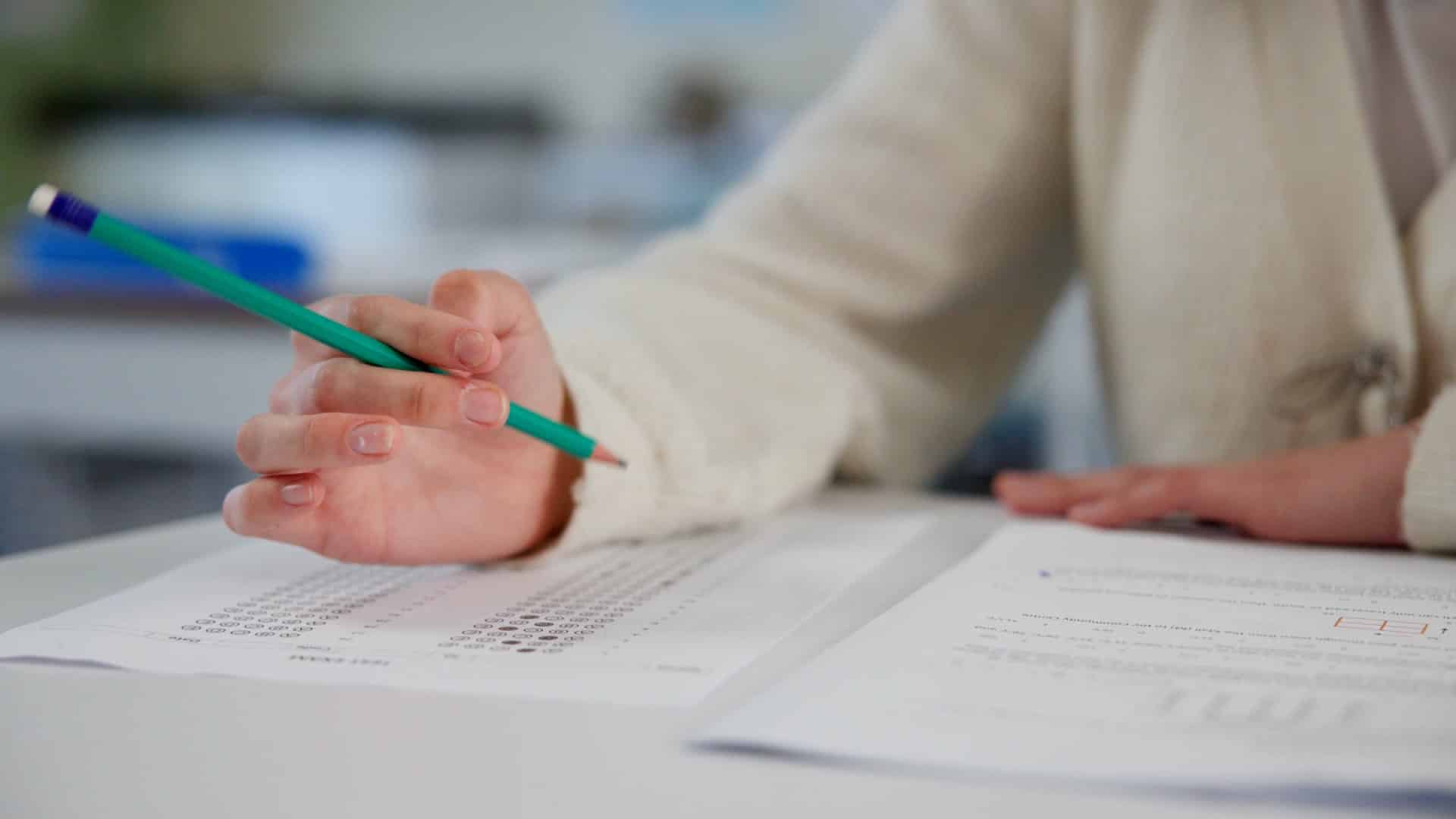 Les associations remettent en question la nouvelle Stratégie pour l'éducation à la citoyenneté.