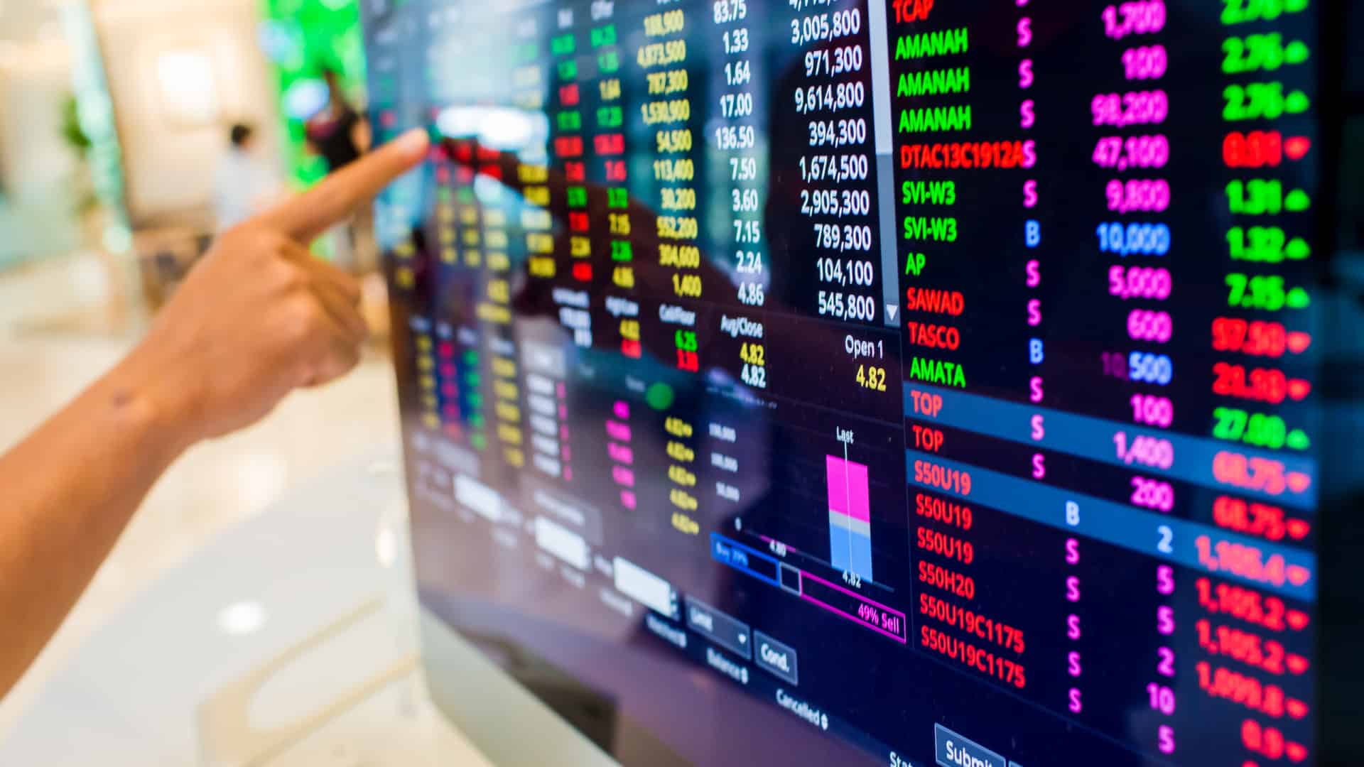 Les bourses européennes en baisse. En attente des déclarations des banques centrales.