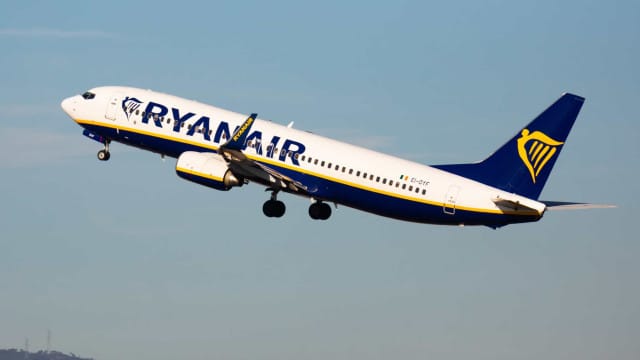 Ryanair plus que double ses bénéfices. Atteint 820 millions d'euros
