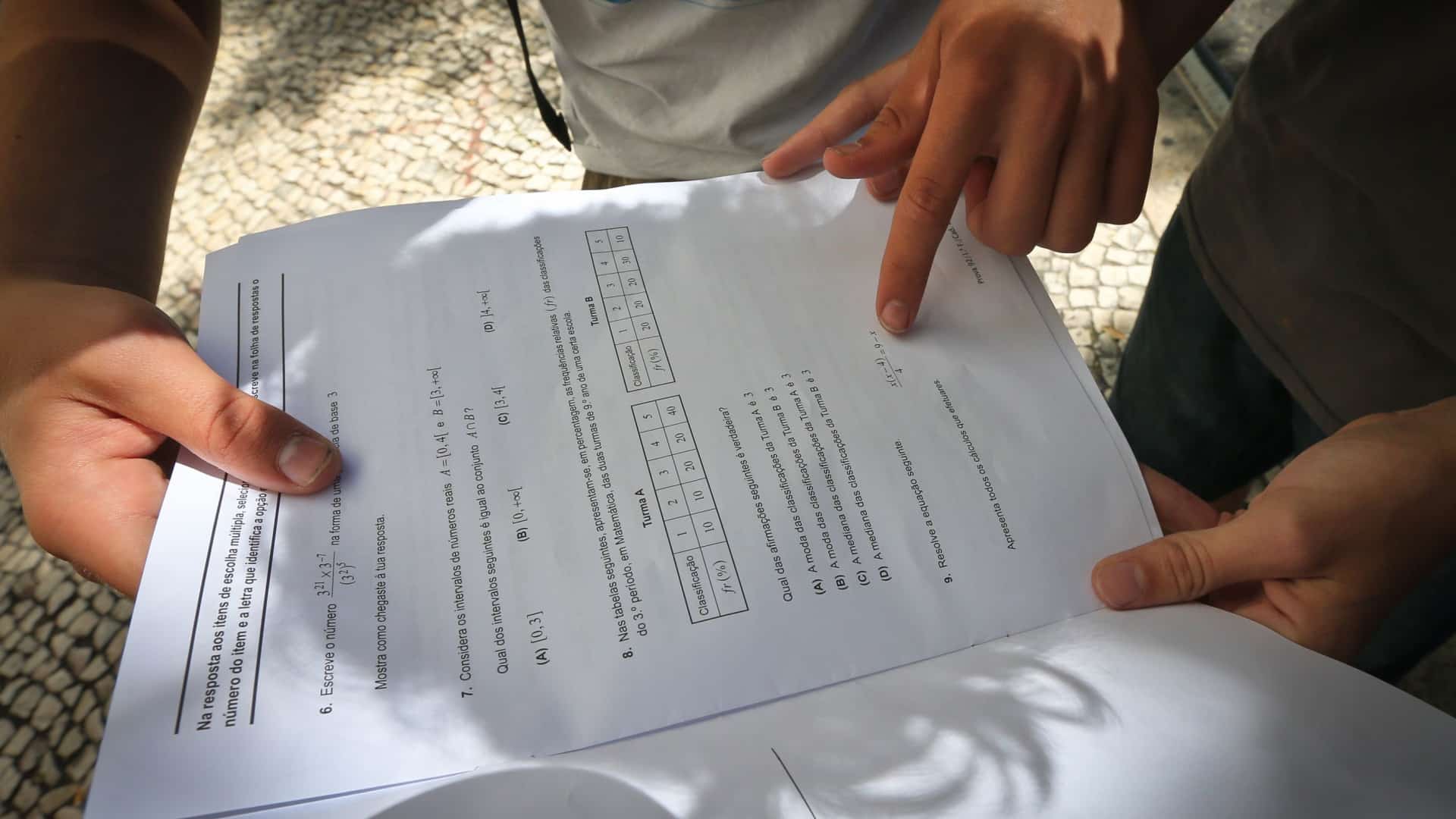 Les écoles attendent encore les résultats des examens de 9e année.