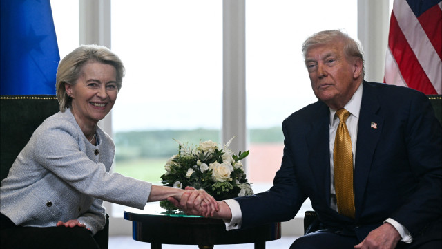 EUA e UE chegam a acordo. Trump aplica tarifas de 15% à União Europeia