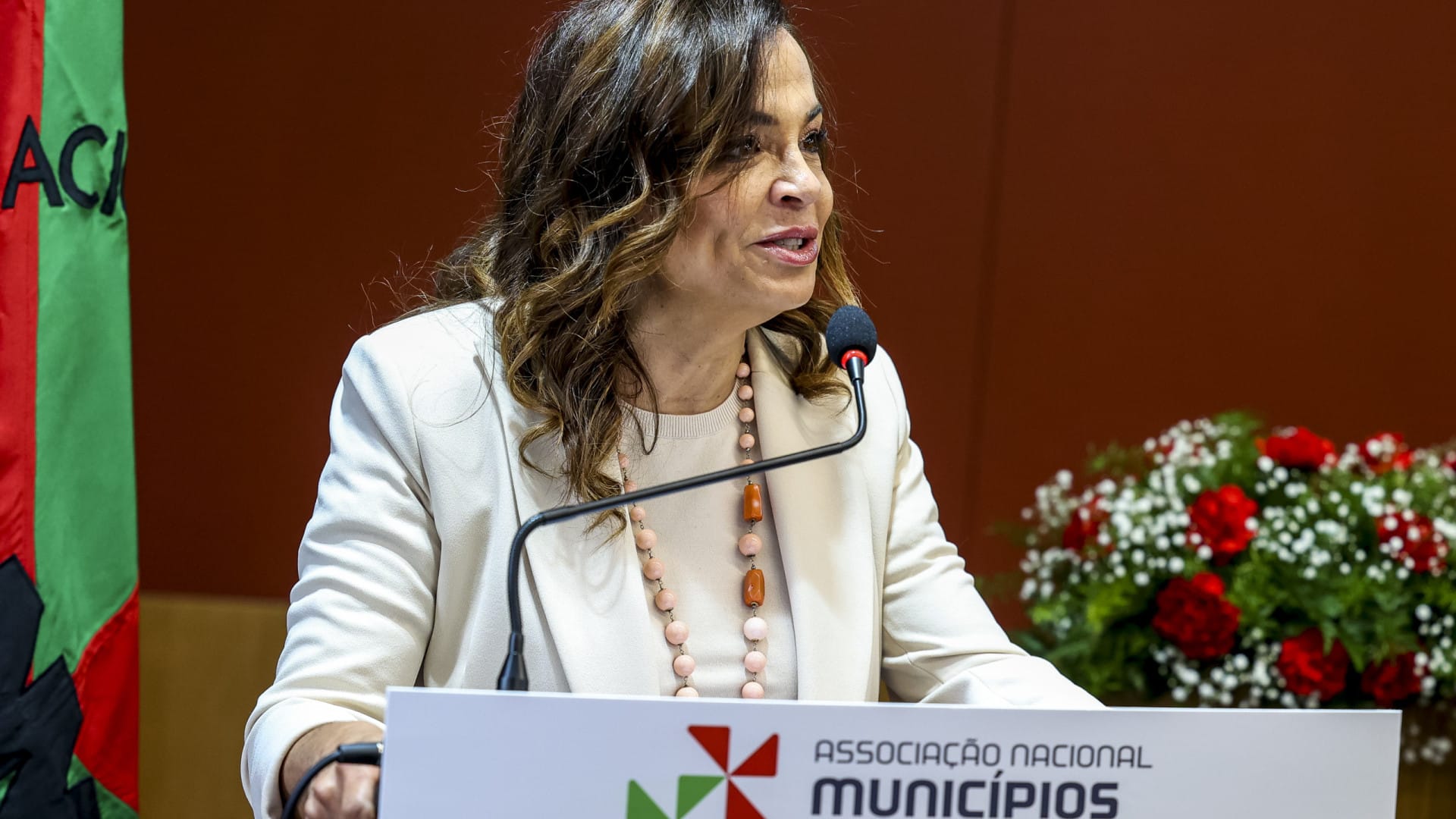 Les municipalités demandent une révision de carrière en raison de difficultés de recrutement.