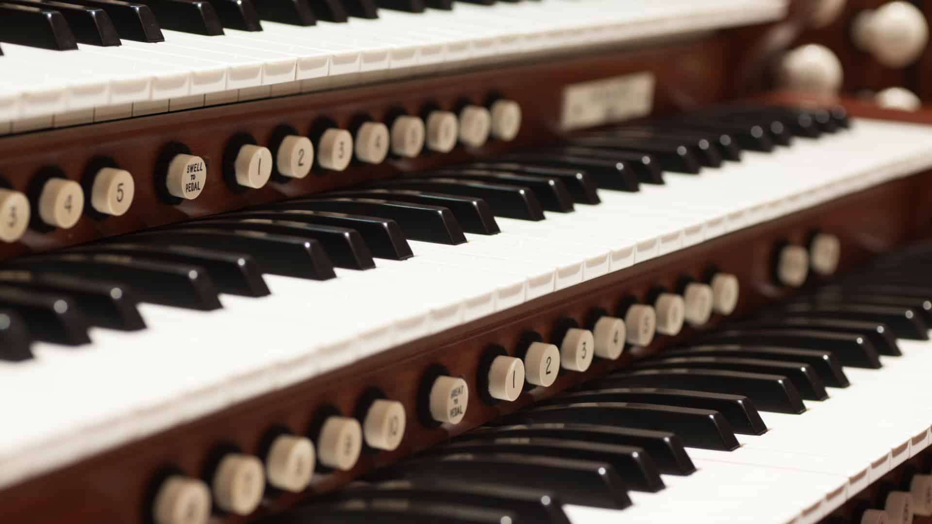L'Espagnol Nadal Roig Serralta remporte le Concours d'Orgue d'Évora.