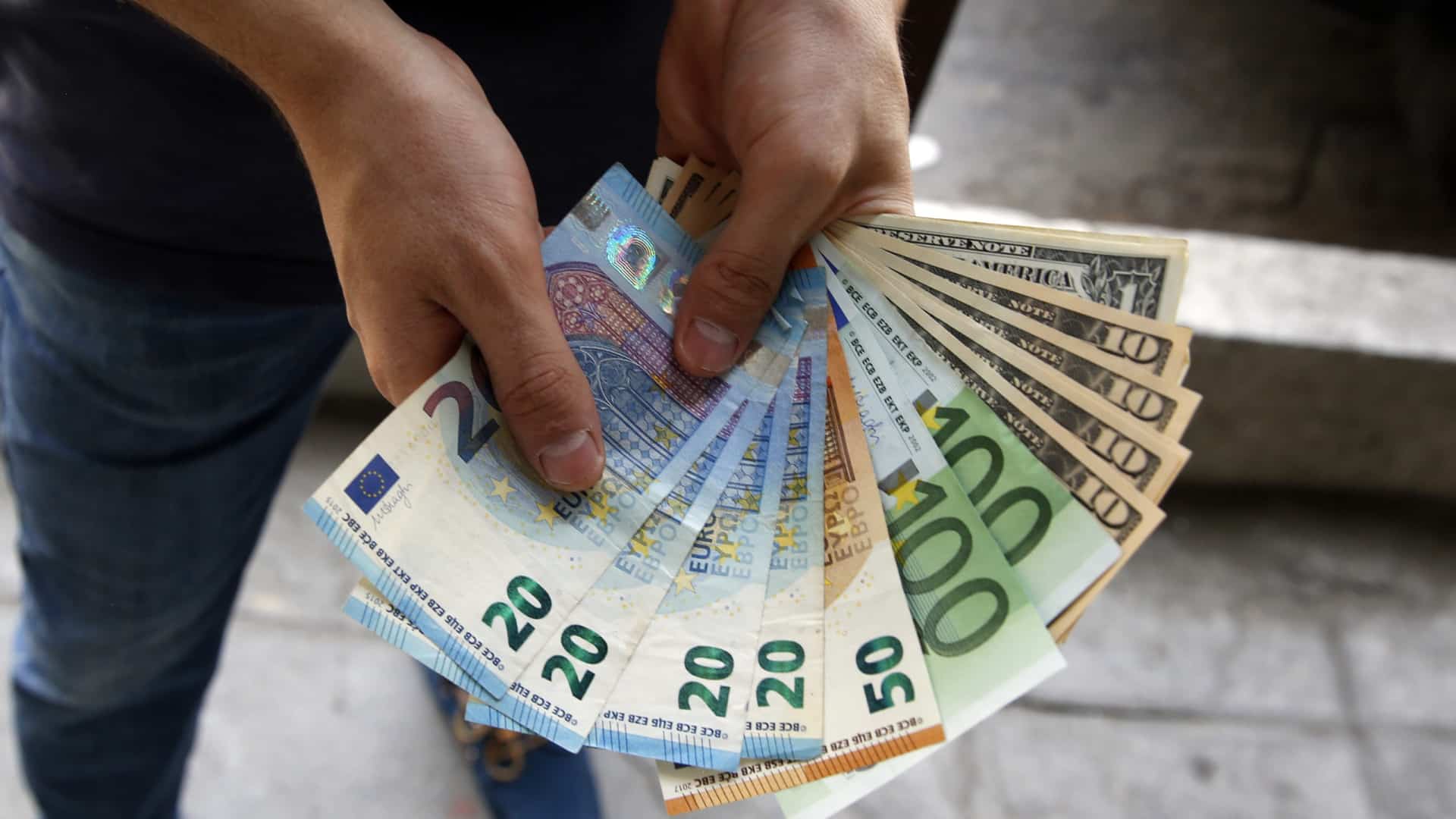 L'euro continue à augmenter et se rapproche de 1,18 dollars.