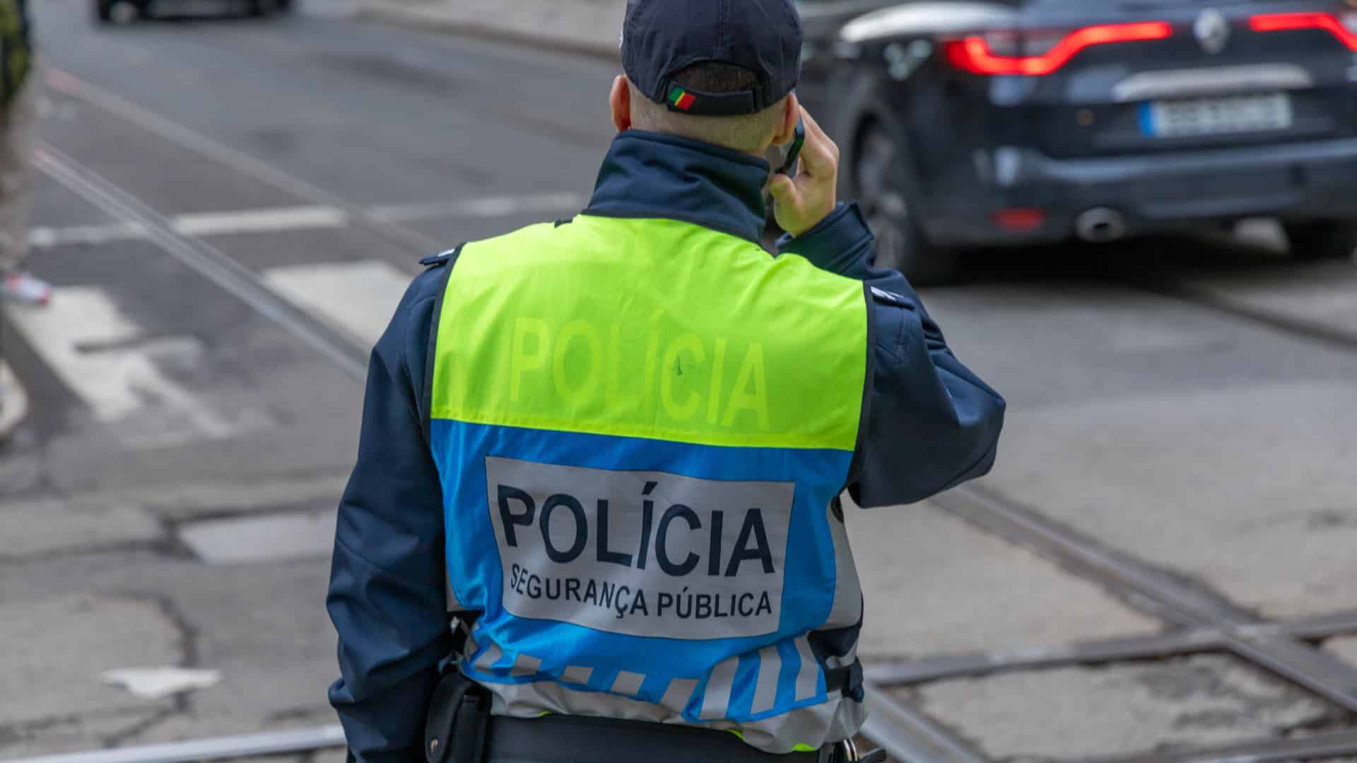 Lisbonne. Deux hommes arrêtés après avoir poursuivi un adolescent pour une enveloppe contenant de l'argent.