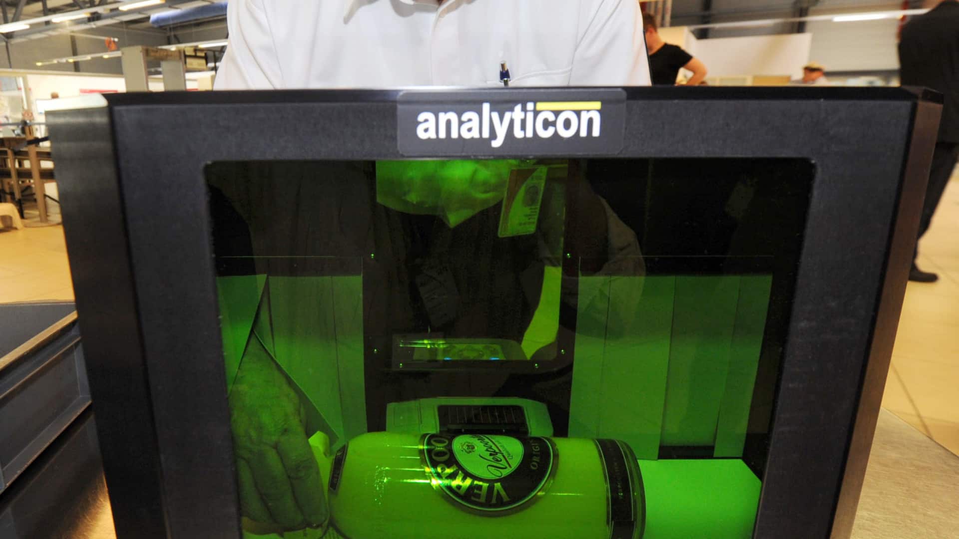 L'UE donne le feu vert aux scanners pour les liquides de plus de 100 ml dans les aéroports.