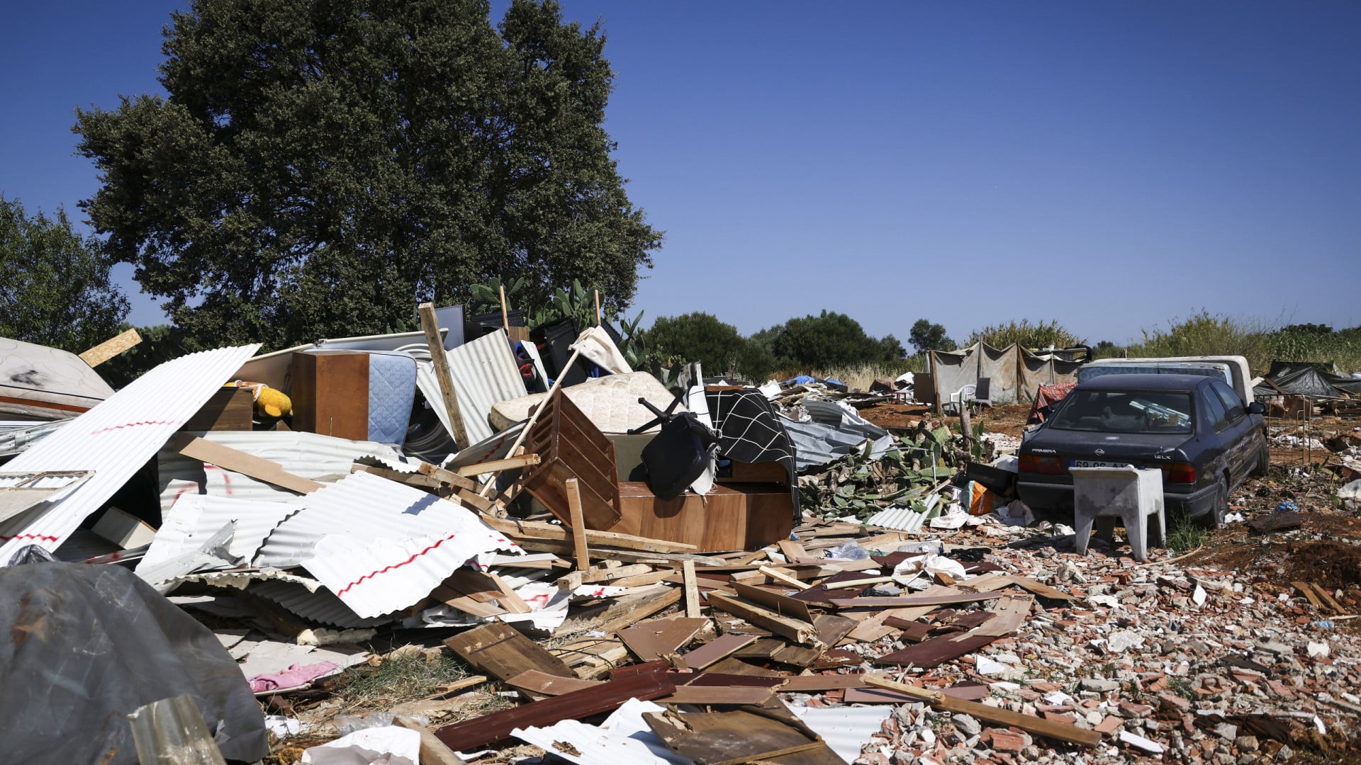 Porta a Porta rejette les déclarations de l'autarque de Loures sur les démolitions.