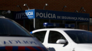 PSP arrête un fils qui a agressé son père de 78 ans au visage avec une canne à Évora.