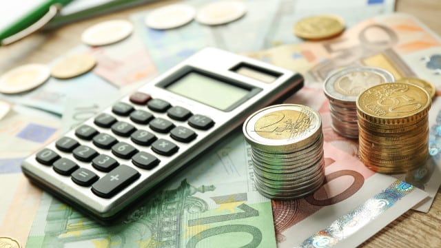 Descida do IRS: Quanto poupa uma família E um solteiro ou um reformado?