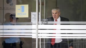 Relation refuse la demande de Socrates de récuser la juge et le condamne à une amende de 1.000€.