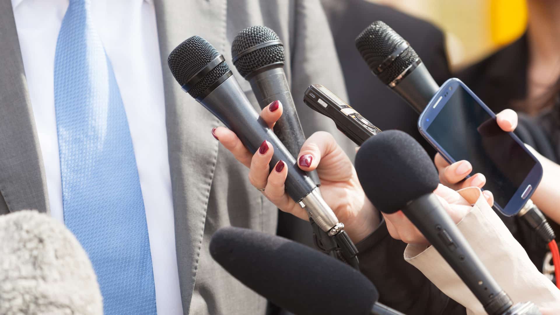 Reporters sans frontières demandent plus de garanties pour les télévisions publiques.
