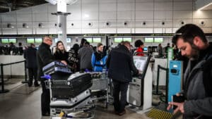 Ryanair dénonce des retards de 90 minutes dans les aéroports portugais.