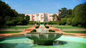 Serralves présente à Porto 31 projets du studio d'Alvar Aalto.
