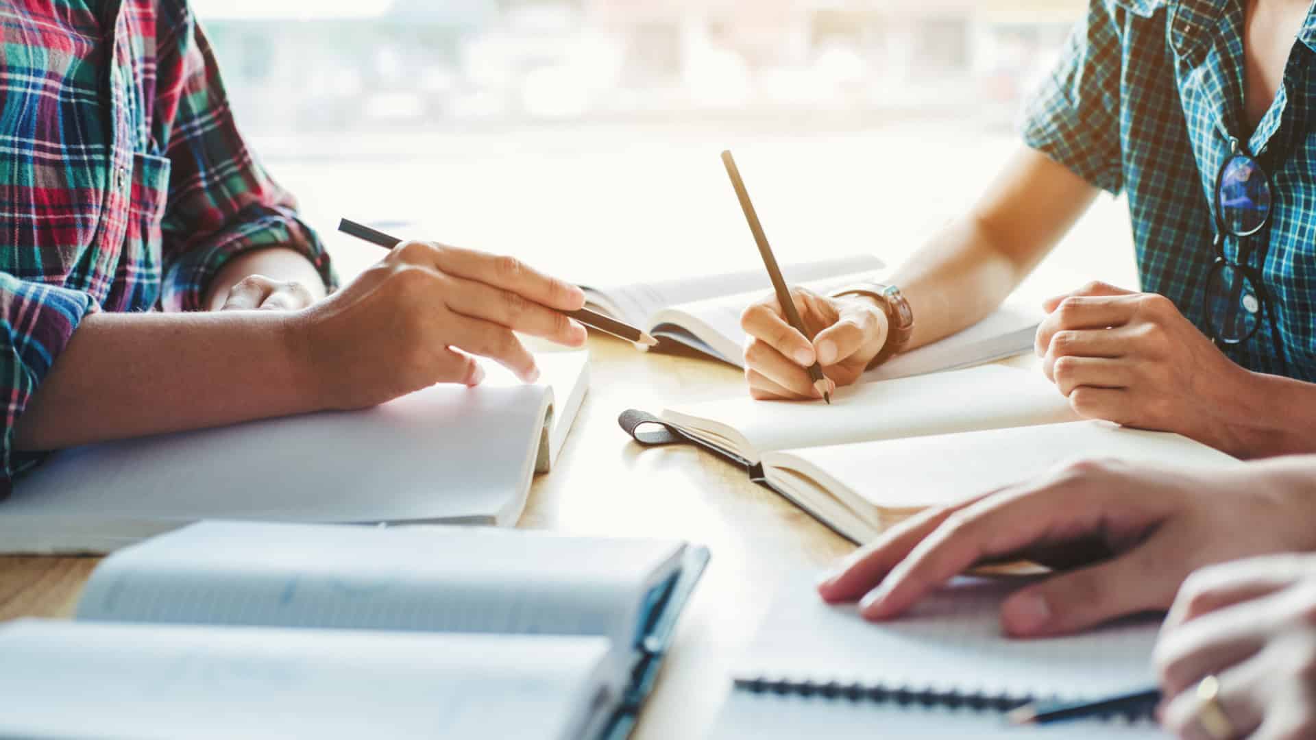 Statut de travailleur-étudiant : Qui peut le demander (et quels avantages y a-t-il)