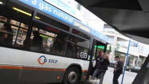 STCP achète 30 autobus électriques et une station de recharge à CaetanoBus.