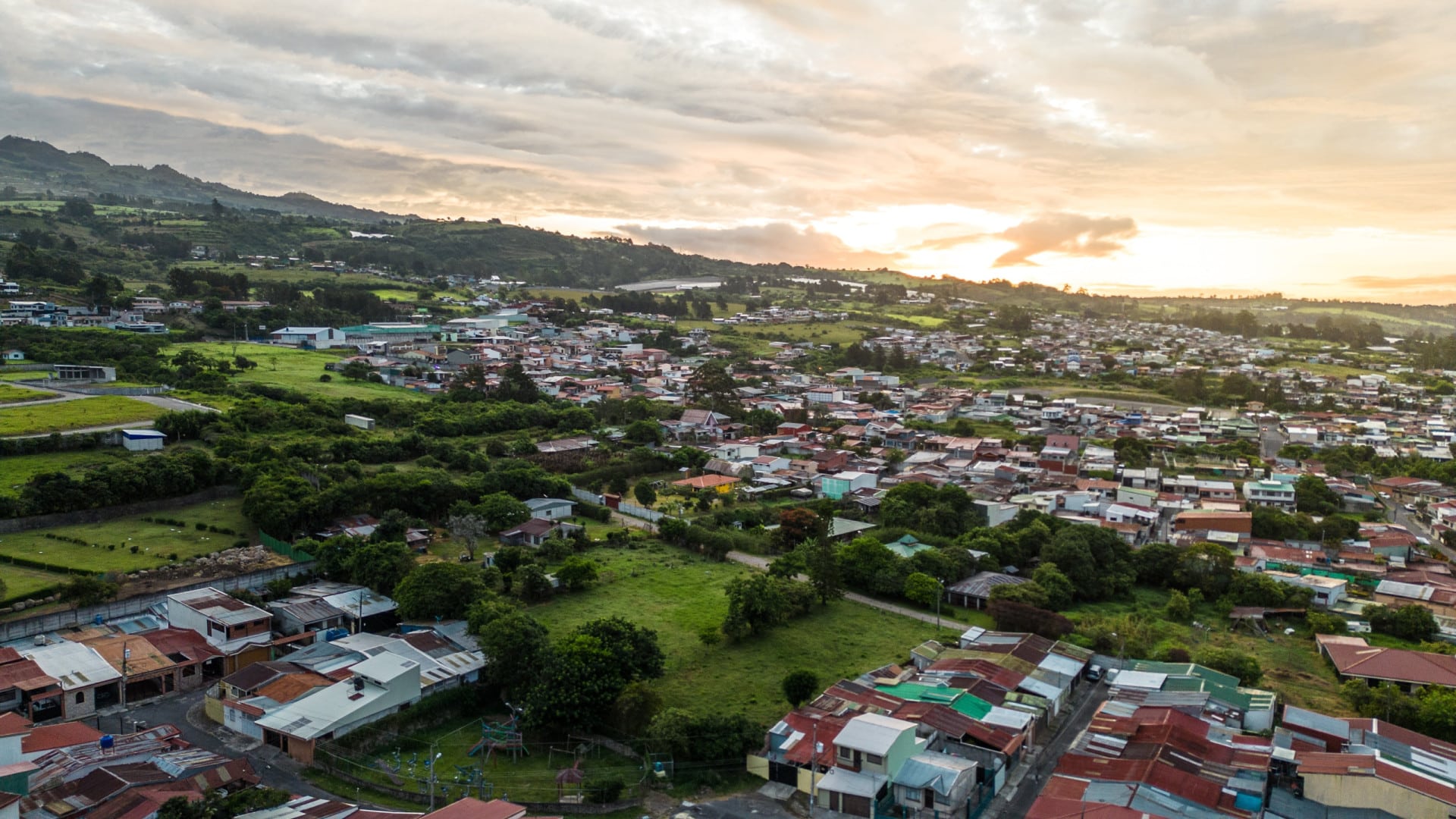 Un camion détruit la maison d'une famille portugaise au Costa Rica. "Dévastés"