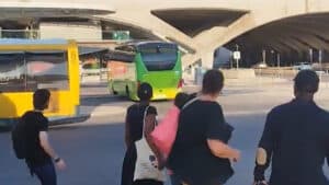 Un camion hors de contrôle heurte un établissement à la Gare do Oriente.