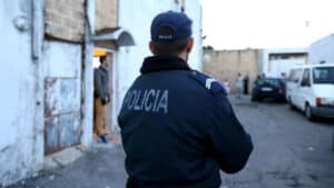 Un couple volait des maisons de personnes âgées (ou malades) à Cascais pour vendre l'or.